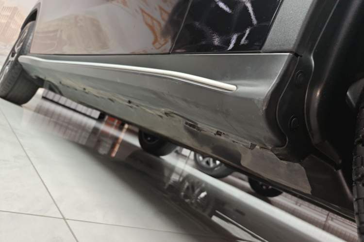 Used Mercedes-Benz GLC 2023 GLC 260 L 4MATIC Dynamic Edition 5-seater Right Side Sill