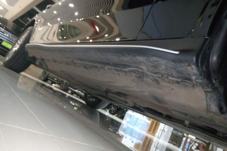 Used Mercedes-Benz GLC 2023 Refreshed GLC 300 L 4MATIC Dynamic Edition 5 Seats Right Side Sill