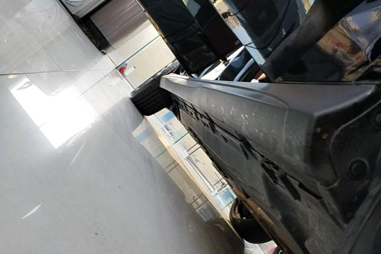 Used Mercedes-Benz GLC 2023 GLC 260 L 4MATIC Luxury Model 5 Seats Right Side Sill