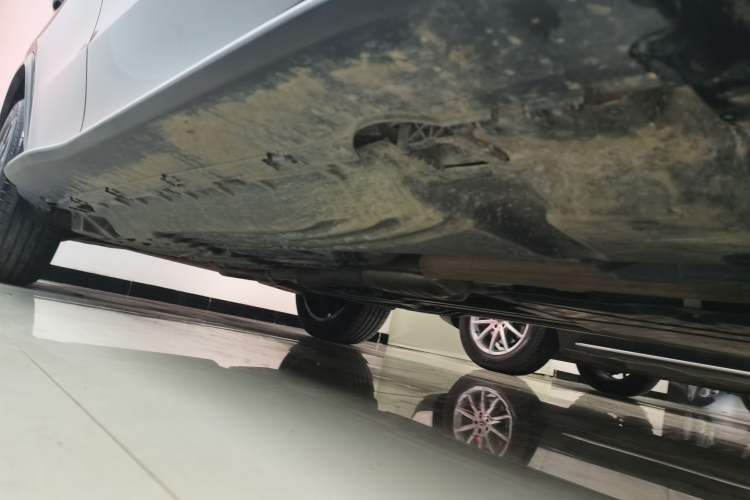 Used Mercedes-Benz GLC 2023 Facelift GLC 260 L 4MATIC Luxury Version 7-Seater Right Side Sill