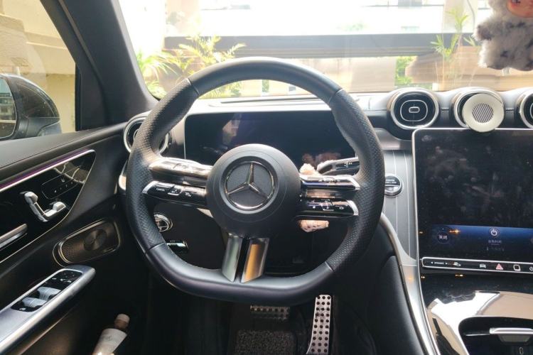 Used Mercedes-Benz GLC 2023 Refreshed GLC 300 L 4MATIC Luxury Version 7 Seats Steering Wheel