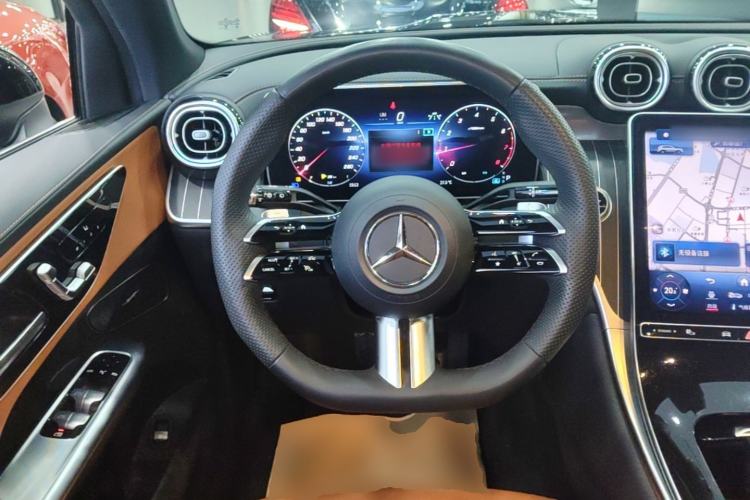 Used Mercedes-Benz GLC 2023 Facelift GLC 260 L 4MATIC Luxury Version 5 Seats Steering Wheel
