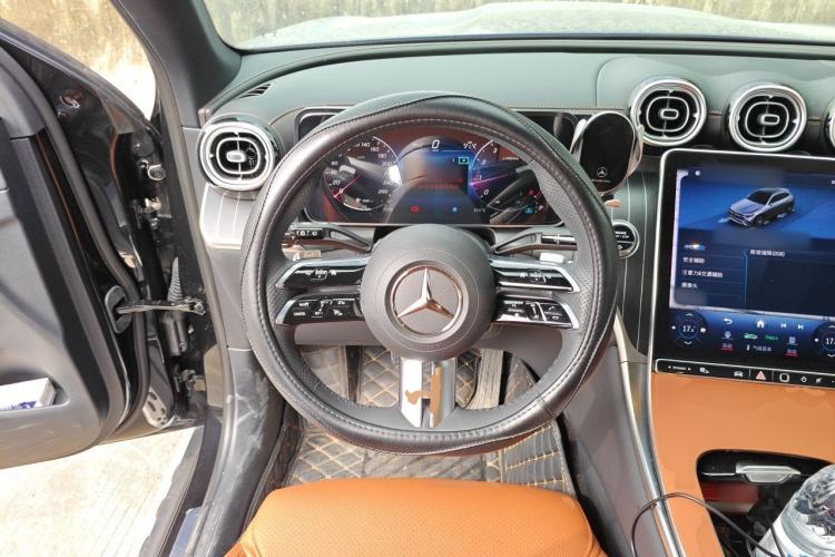Used Mercedes-Benz GLC 2023 GLC 300 L 4MATIC Dynamic 7-Seater Steering Wheel
