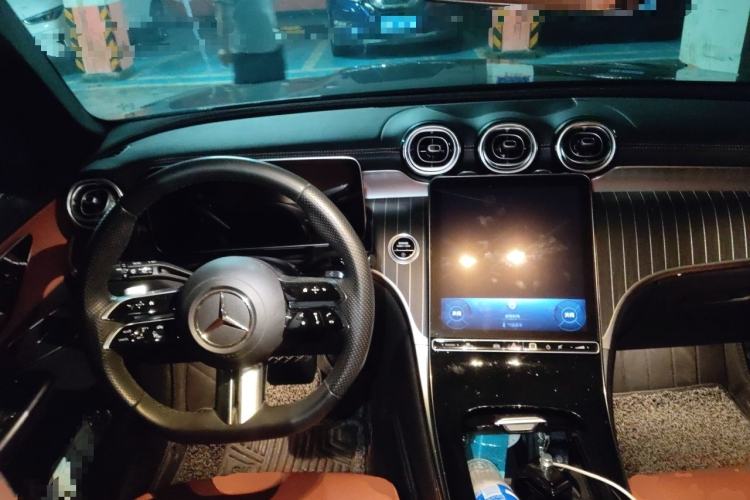 Used Mercedes-Benz GLC 2023 Facelift GLC 260 L 4MATIC Luxury Version 7-Seater Steering Wheel