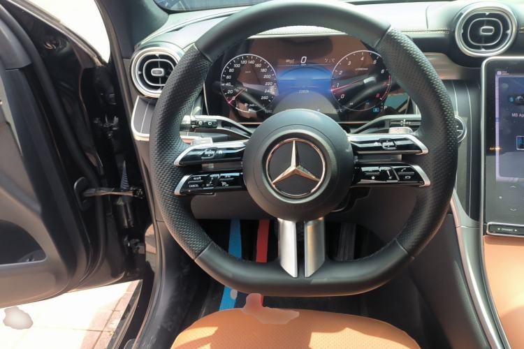 Used Mercedes-Benz GLC 2023 GLC 260 L 4MATIC Luxury Model 5 Seats Steering Wheel
