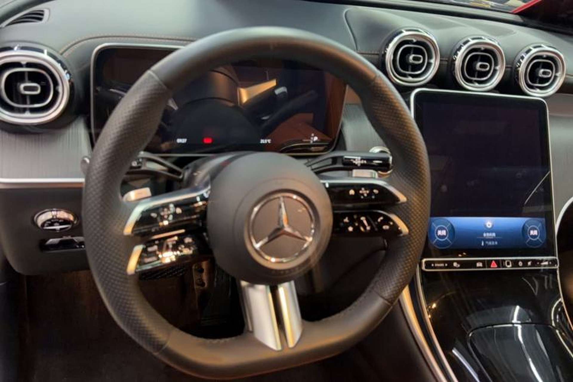 Used Mercedes-Benz GLC 2023 GLC 260 L 4MATIC Luxury 7-Seater Steering Wheel