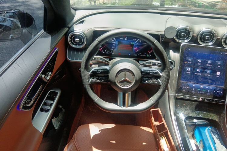 Used Mercedes-Benz GLC 2023 Facelift GLC 260 L 4MATIC Luxury Version 5 Seats Steering Wheel