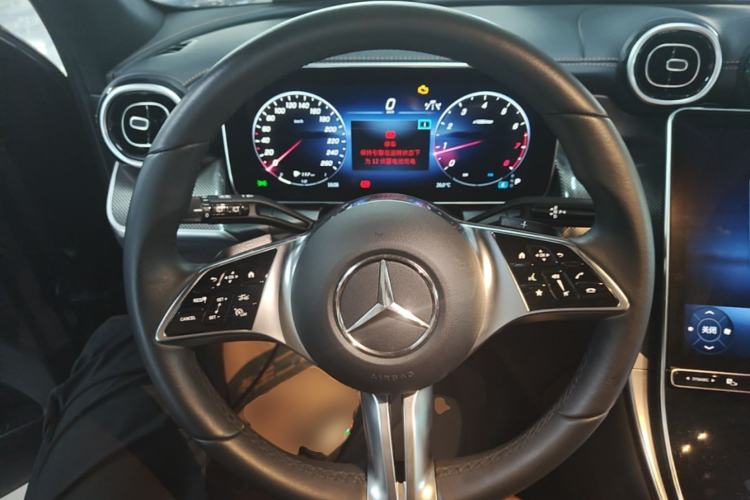 Used Mercedes-Benz GLC 2023 Facelift GLC 260 L 4MATIC Dynamic Version 5 Seats Steering Wheel