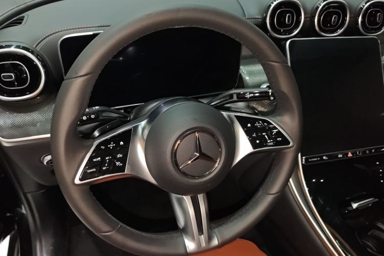 Used Mercedes-Benz GLC 2023 Facelift GLC 260 L 4MATIC Dynamic Version 5 Seats Steering Wheel