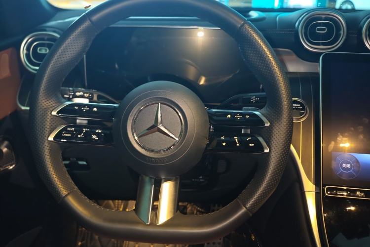 Used Mercedes-Benz GLC 2023 Refreshed GLC 300 L 4MATIC Luxury Version 7 Seats Steering Wheel