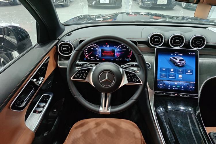 Used Mercedes-Benz GLC 2023 Facelift GLC 260 L 4MATIC Dynamic Version 5 Seats Steering Wheel