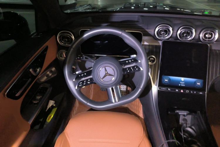Used Mercedes-Benz GLC 2023 GLC 300 L 4MATIC Luxury 7-Seater Steering Wheel