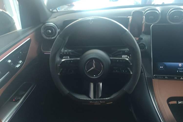 Used Mercedes-Benz GLC 2023 GLC 260 L 4MATIC Luxury 7-Seater Steering Wheel