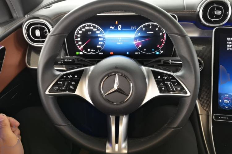 Used Mercedes-Benz GLC 2023 Facelift GLC 260 L 4MATIC Dynamic Version 5 Seats Steering Wheel