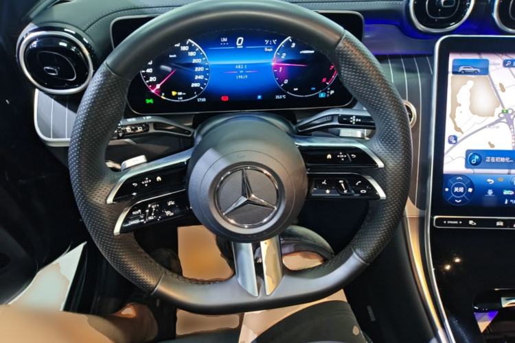 Used Mercedes-Benz GLC 2023 GLC 260 L 4MATIC Luxury Model 5 Seats Steering Wheel