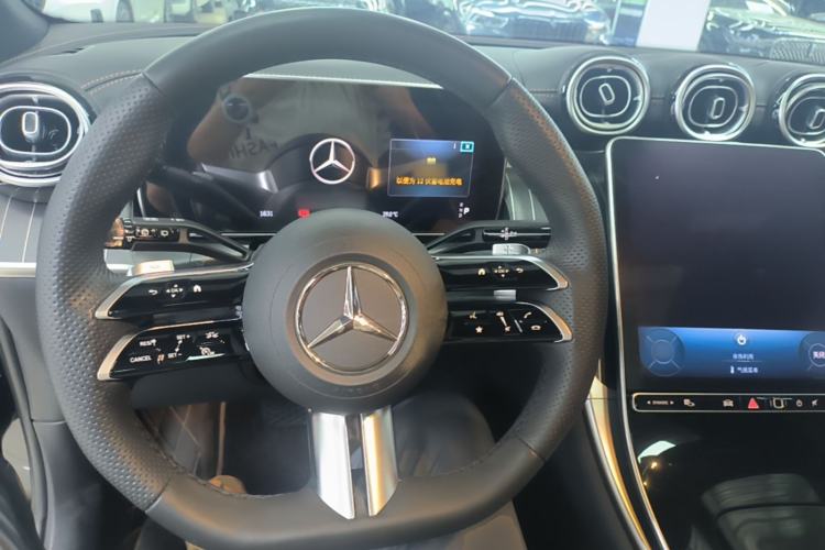 Used Mercedes-Benz GLC 2023 Facelift GLC 260 L 4MATIC Luxury Version 5 Seats Steering Wheel
