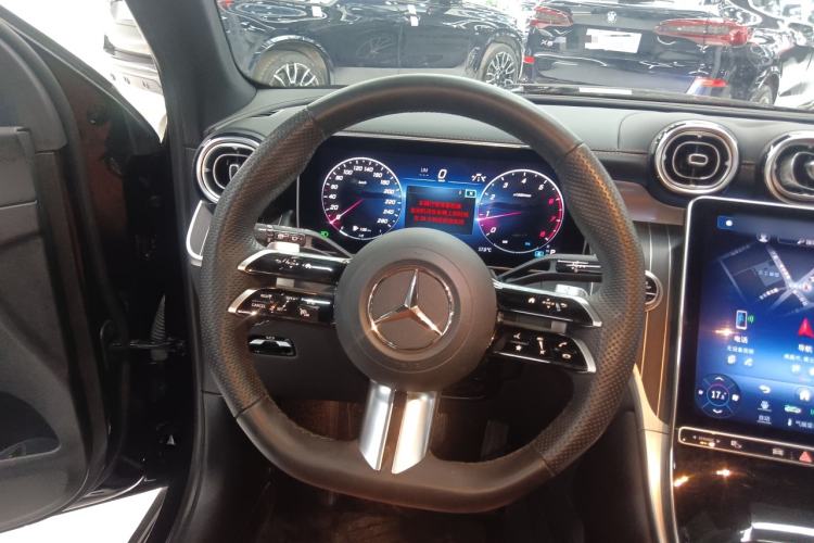 Used Mercedes-Benz GLC 2023 Facelift GLC 260 L 4MATIC Luxury Version 7-Seater Steering Wheel