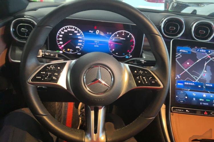 Used Mercedes-Benz GLC 2023 Facelift GLC 260 L 4MATIC Dynamic Version 5 Seats Steering Wheel