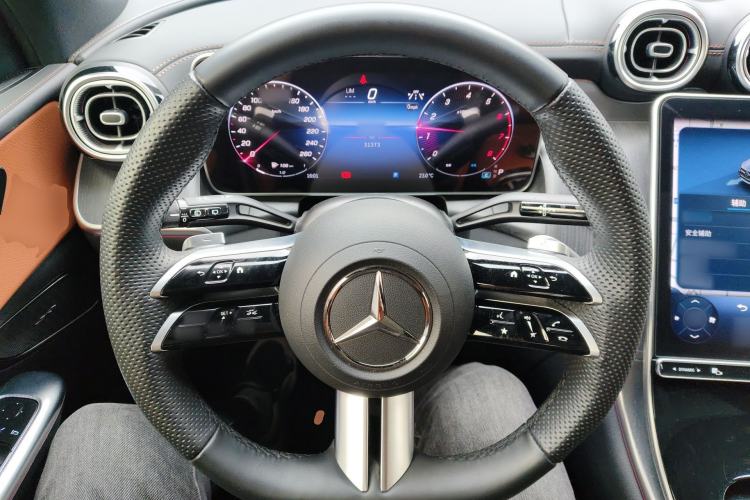 Used Mercedes-Benz GLC 2023 Facelift GLC 260 L 4MATIC Luxury Version 5 Seats Steering Wheel