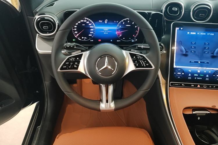 Used Mercedes-Benz GLC 2023 Facelift GLC 260 L 4MATIC Dynamic Version 5 Seats Steering Wheel