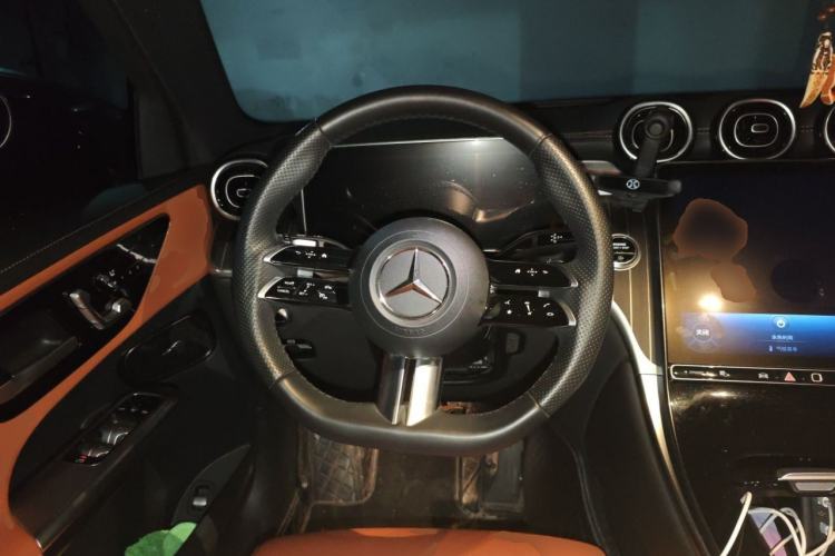 Used Mercedes-Benz GLC 2023 GLC 260 L 4MATIC Luxury Model 5 Seats Steering Wheel