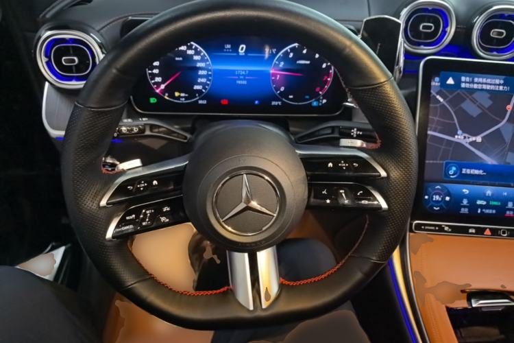 Used Mercedes-Benz GLC 2023 GLC 260 L 4MATIC Luxury Model 5 Seats Steering Wheel