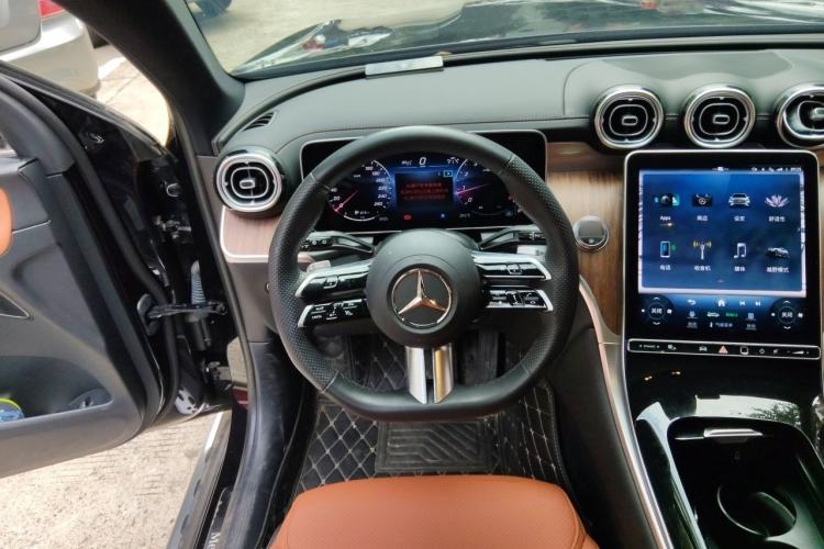 Used Mercedes-Benz GLC 2023 GLC 300 L 4MATIC Dynamic 7-Seater Steering Wheel
