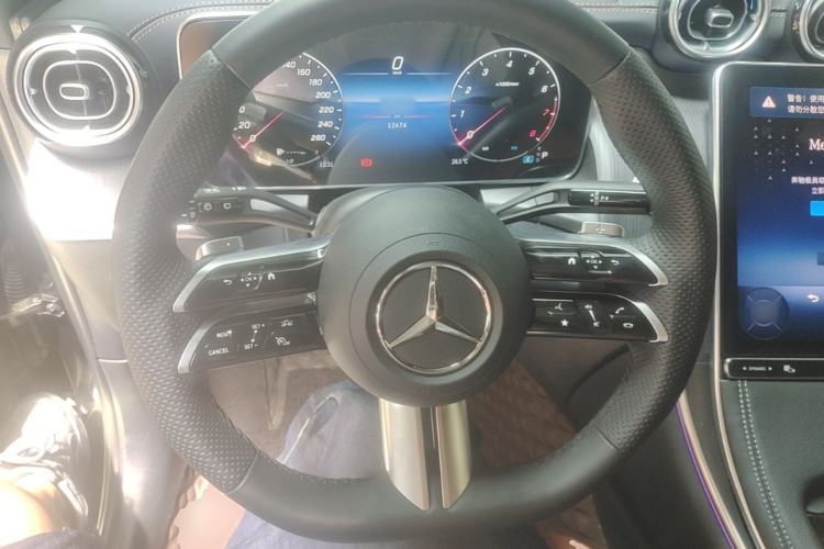 Used Mercedes-Benz GLC 2023 GLC 260 L 4MATIC Luxury Model 5 Seats Steering Wheel