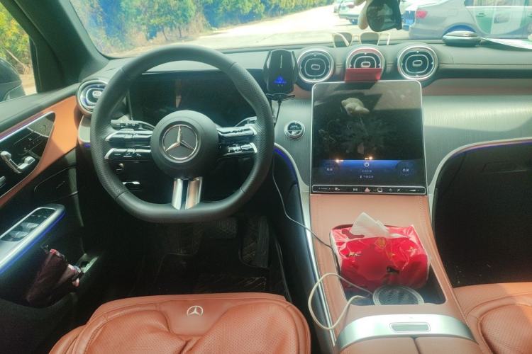 Used Mercedes-Benz GLC 2023 GLC 260 L 4MATIC Luxury Model 5 Seats Steering Wheel