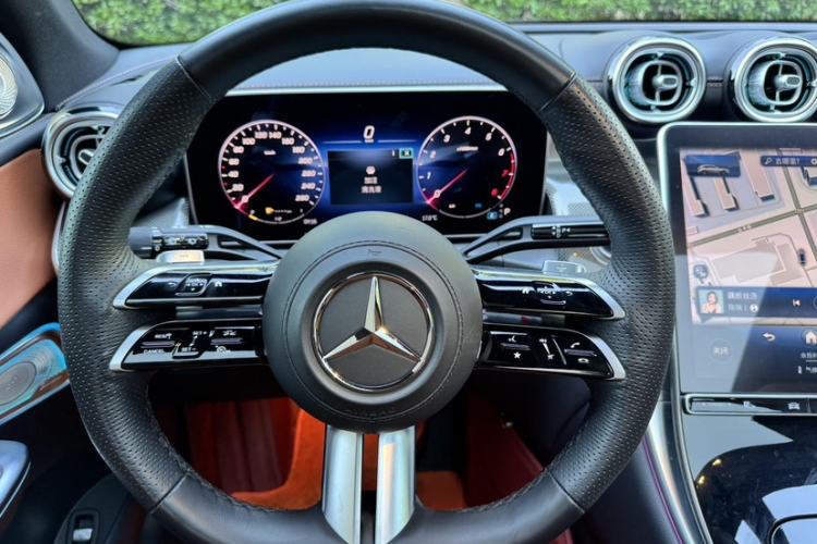 Used Mercedes-Benz GLC 2023 Facelift GLC 260 L 4MATIC Dynamic Version 5 Seats Steering Wheel