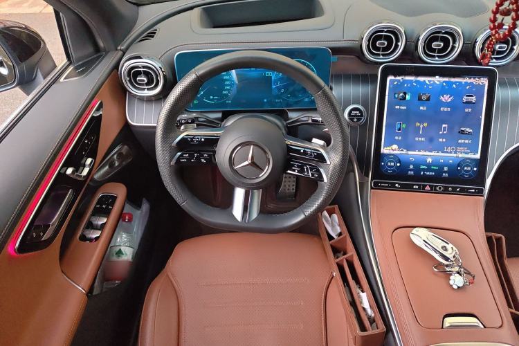 Used Mercedes-Benz GLC 2023 Refreshed GLC 300 L 4MATIC Luxury Version 7 Seats Steering Wheel