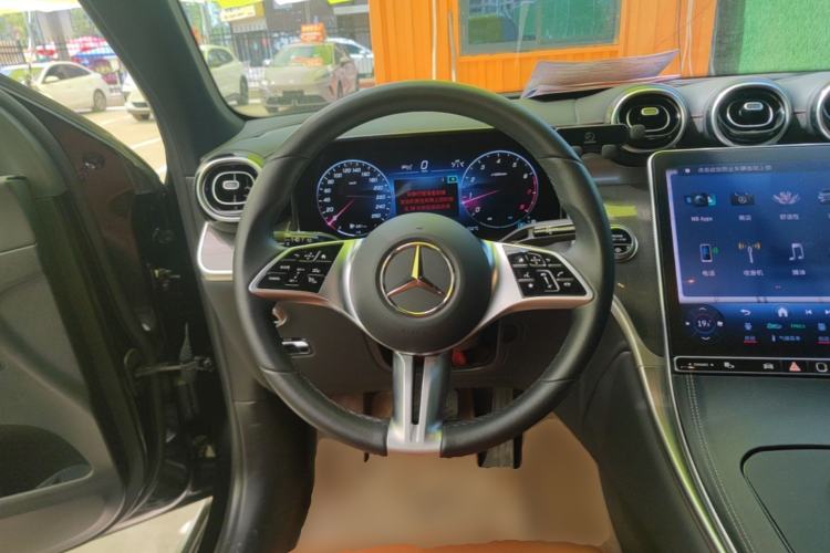 Used Mercedes-Benz GLC 2023 Facelift GLC 260 L 4MATIC Dynamic Version 5 Seats Steering Wheel