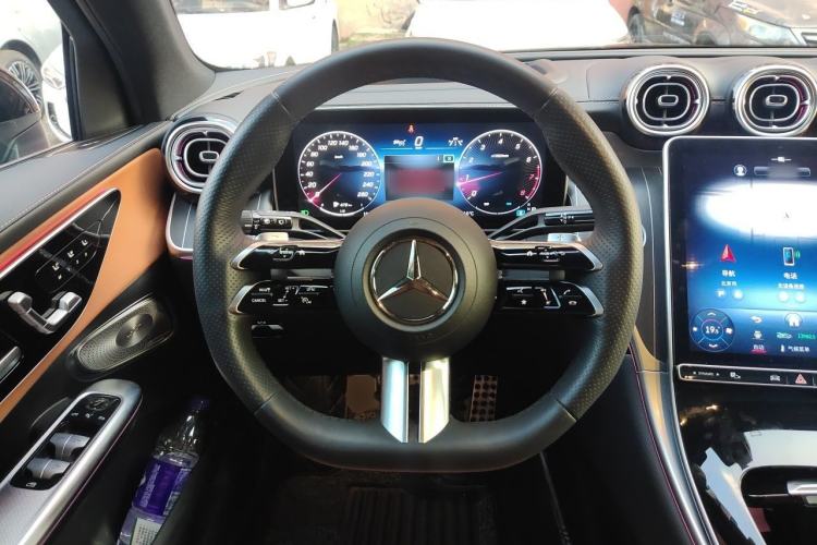 Used Mercedes-Benz GLC 2023 GLC 300 L 4MATIC Luxury 7-Seater Steering Wheel