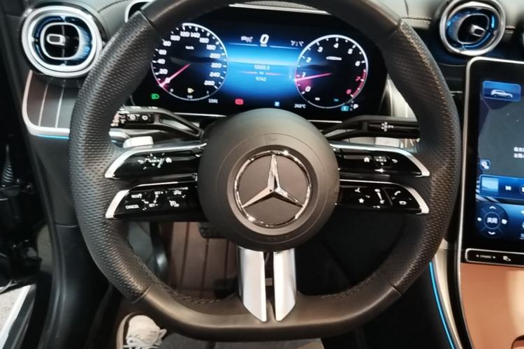 Used Mercedes-Benz GLC 2023 Refreshed GLC 300 L 4MATIC Luxury Version 7 Seats Steering Wheel