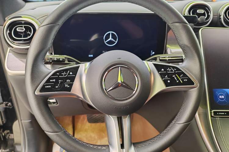 Used Mercedes-Benz GLC 2023 Facelift GLC 260 L 4MATIC Dynamic Version 5 Seats Steering Wheel
