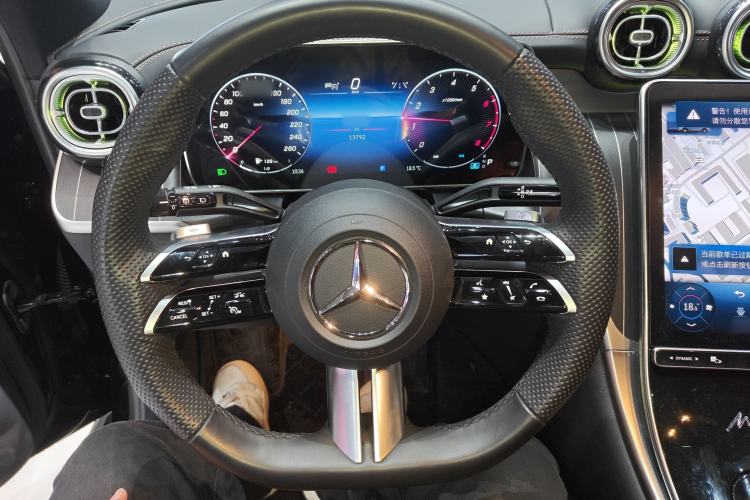 Used Mercedes-Benz GLC 2023 Facelift GLC 260 L 4MATIC Luxury Version 5 Seats Steering Wheel