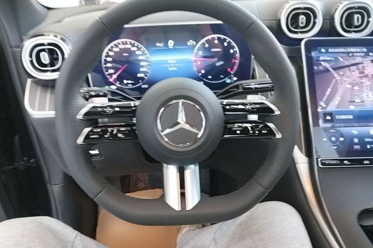 Used Mercedes-Benz GLC 2023 GLC 260 L 4MATIC Luxury Model 5 Seats Steering Wheel