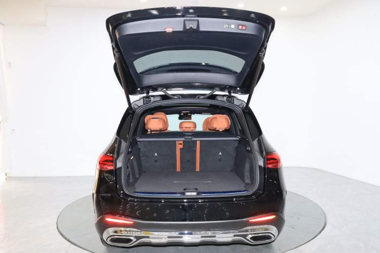 Used Mercedes-Benz GLC 2023 Facelift GLC 260 L 4MATIC Luxury Version 5 Seats Trunk