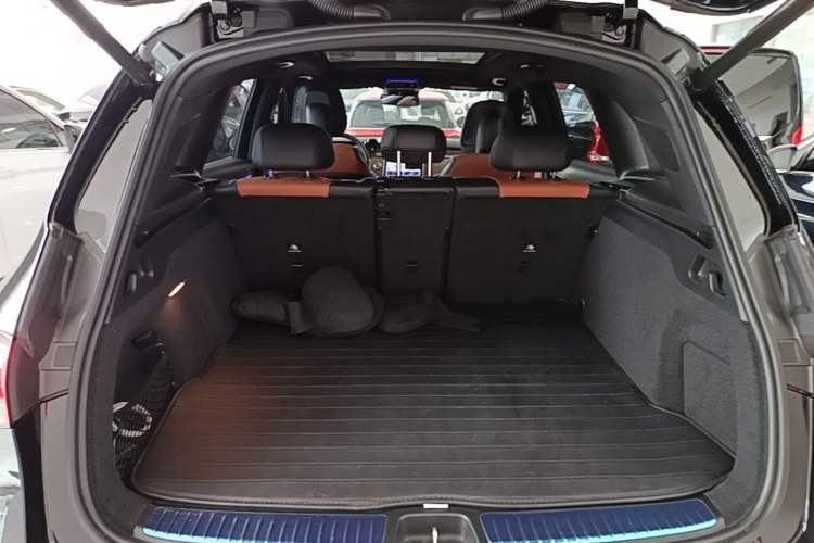 Used Mercedes-Benz GLC 2023 Refreshed GLC 300 L 4MATIC Dynamic Edition 5 Seats Trunk