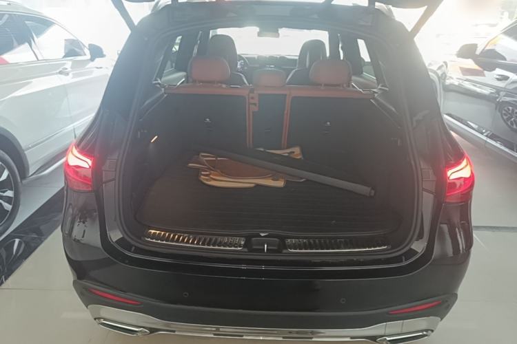 Used Mercedes-Benz GLC 2023 Facelift GLC 260 L 4MATIC Luxury Version 5 Seats Trunk