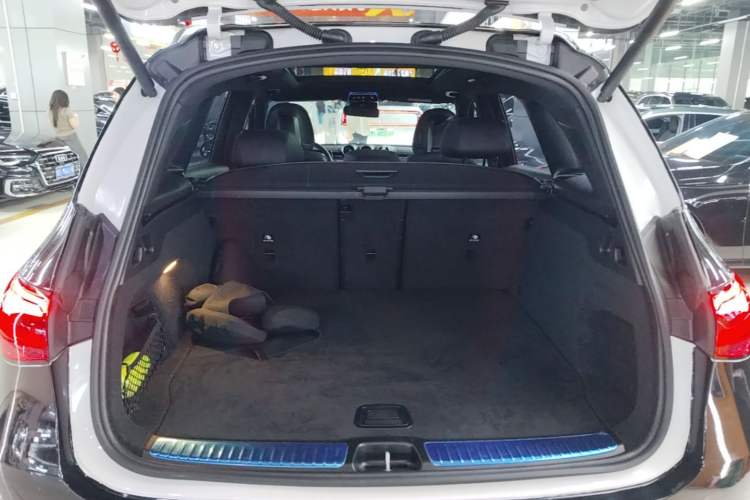 Used Mercedes-Benz GLC 2023 GLC 260 L 4MATIC Dynamic Edition 5-seater Trunk