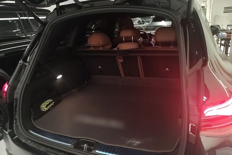 Used Mercedes-Benz GLC 2023 Refreshed GLC 300 L 4MATIC Dynamic Edition 5 Seats Trunk
