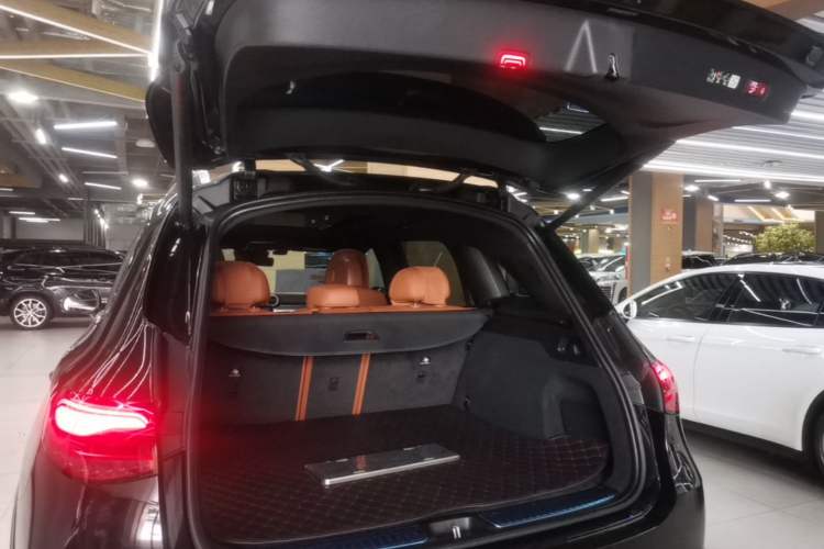 Used Mercedes-Benz GLC 2023 GLC 260 L 4MATIC Luxury Model 5 Seats Trunk