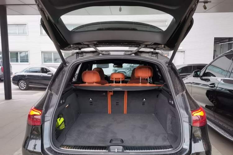 Used Mercedes-Benz GLC 2023 Facelift GLC 260 L 4MATIC Dynamic Version 5 Seats Trunk