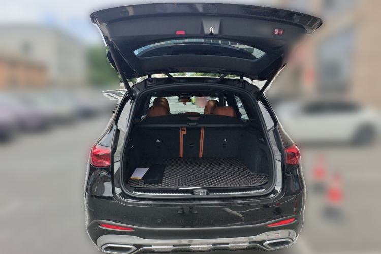 Used Mercedes-Benz GLC 2023 Refreshed GLC 300 L 4MATIC Dynamic Edition 5 Seats Trunk