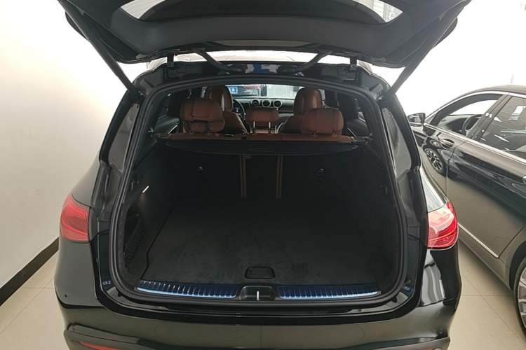 Used Mercedes-Benz GLC 2023 Facelift GLC 260 L 4MATIC Dynamic Version 5 Seats Trunk