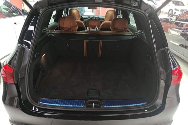 Used Mercedes-Benz GLC 2023 GLC 260 L 4MATIC Dynamic Edition 5-seater Trunk
