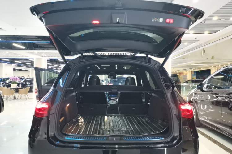 Used Mercedes-Benz GLC 2023 Refreshed GLC 300 L 4MATIC Dynamic Edition 5 Seats Trunk