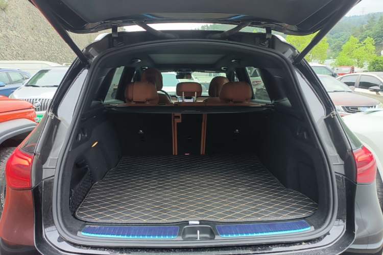 Used Mercedes-Benz GLC 2023 Refreshed GLC 300 L 4MATIC Dynamic Edition 5 Seats Trunk