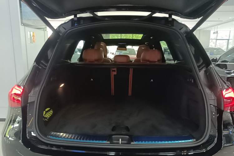Used Mercedes-Benz GLC 2023 Refreshed GLC 300 L 4MATIC Dynamic Edition 5 Seats Trunk